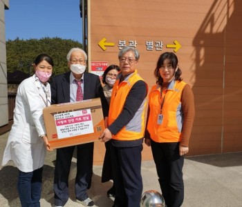 ['코로나 19'바이러스 예방을 위한 면마스크 전달] 이미지