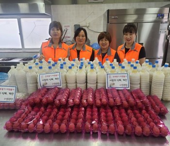 식혜와 계란으로 안부묻는 자원봉사 이미지