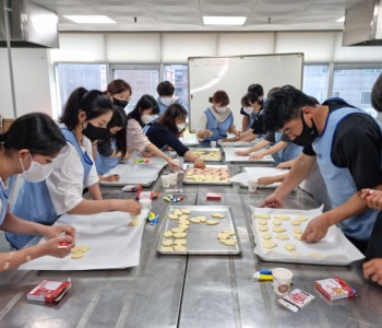 [가족봉사단 가정의 달 맞이 수제쿠키 제작 봉사] 이미지